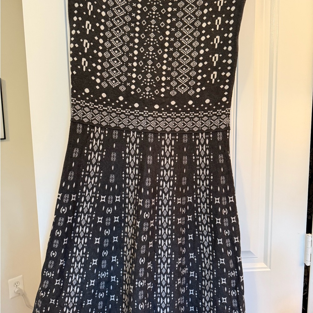 41 Hawthorn Dark Grey and White Geometric Midi Dress - Picture 7 of 11